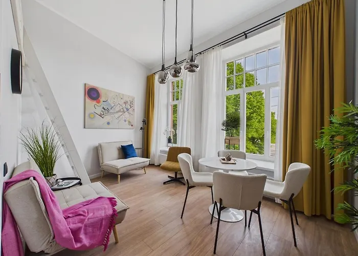 Modernist Loft Studio In Old Town